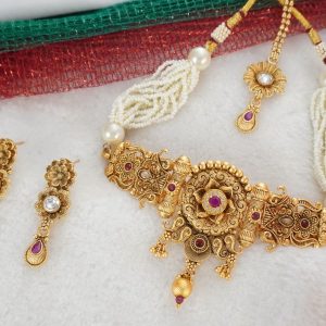 ANTIQUE WHITE BEADS CHOCKER SET
