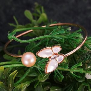 PEACH PEARL BUTTERFLY BRACELATE