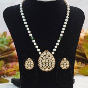 Royal White Kundan Pendant Set