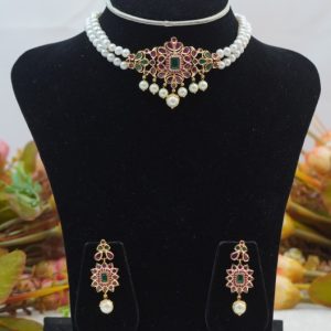 WHITE CHOCKER SET