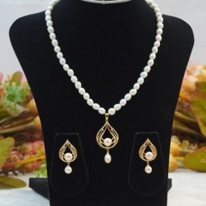 Elegant White Pearl Set