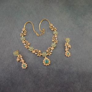 Green White Stone Necklace Set